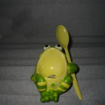 Потрясающе милая лягушка. Пришла в магазин совсем за другим, но увидев, не устояла. Существуют еще прелестные пепельница и чайная пара из это серии. Мечтаю в будущем купить