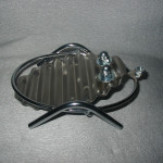 Сделана из фрагментов двух мыльниц Rolling Eyes , зажима для волос от старой заколки, гаек и шайб.