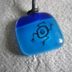 подвеска под стекло, но не уверена, что это стекло. Мило, недорого, приятно