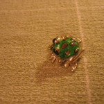 Олово с эмалью. Махонькая, гладенькая - люблю таких. Их целая серия вышла, но меня привлекла эта.